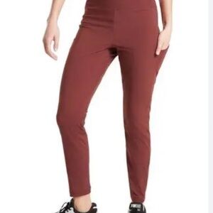 Athleta Trekkie Hybrid Crop Tight